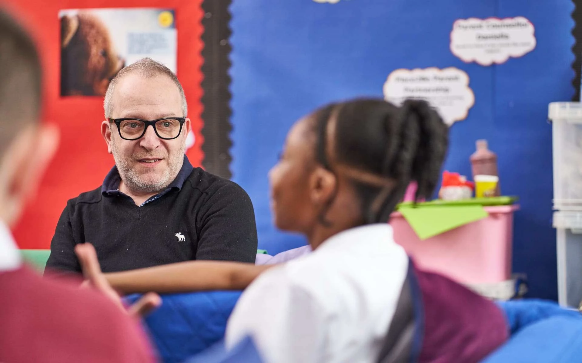 Counsellor talking to children Counsellor talking to children